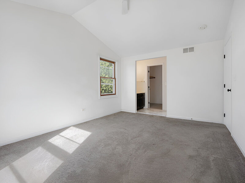 571 Shenandoah Trail Elgin IL 60123