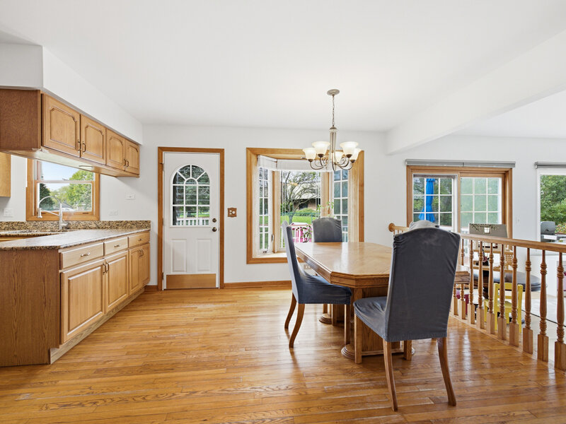 962 Kentucky Lane Elk Grove Village IL 60007