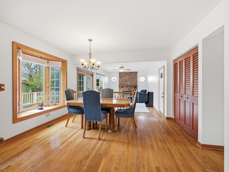 962 Kentucky Lane Elk Grove Village IL 60007