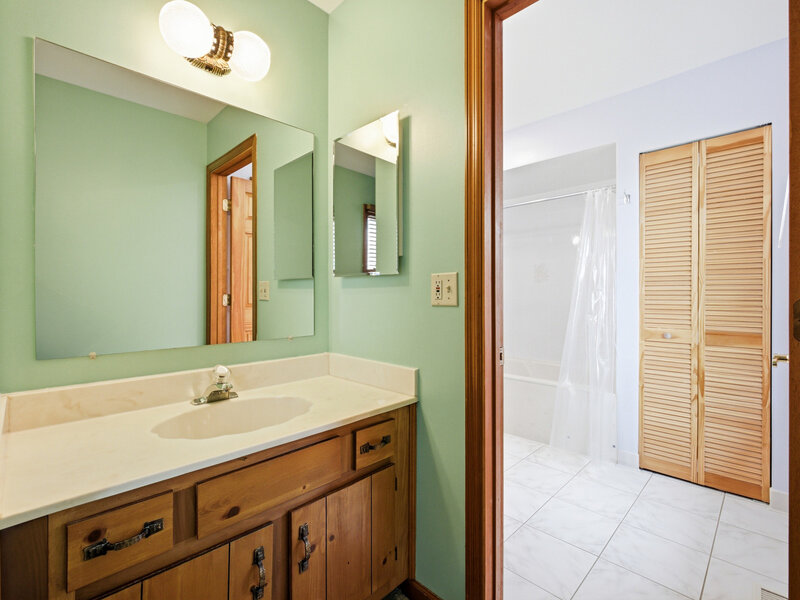962 Kentucky Lane Elk Grove Village IL 60007
