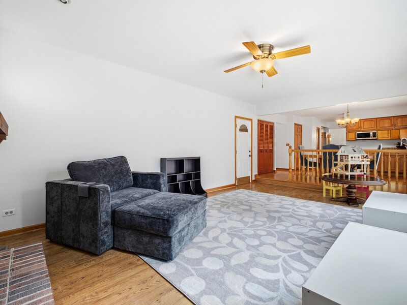 962 Kentucky Lane Elk Grove Village IL 60007