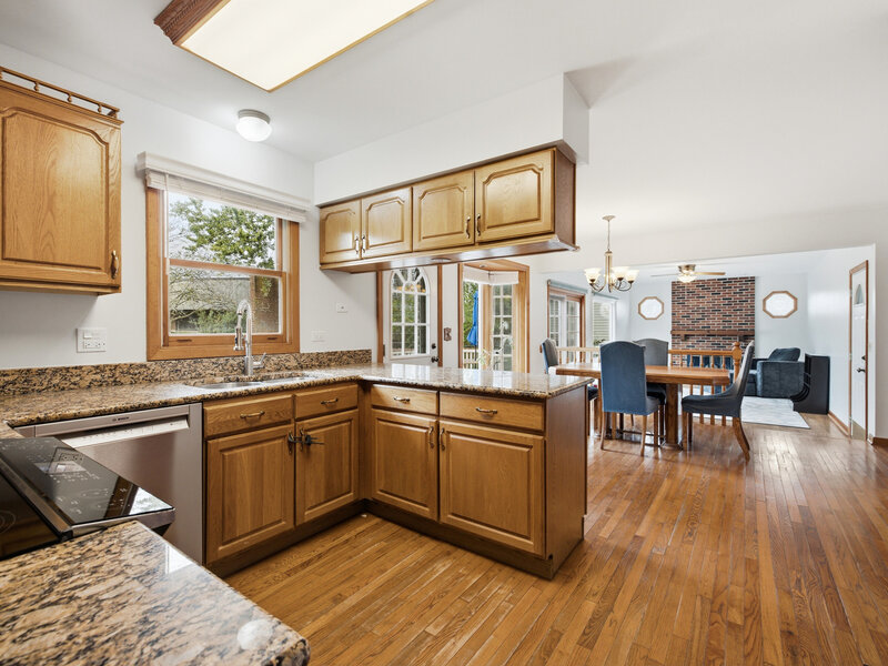 962 Kentucky Lane Elk Grove Village IL 60007