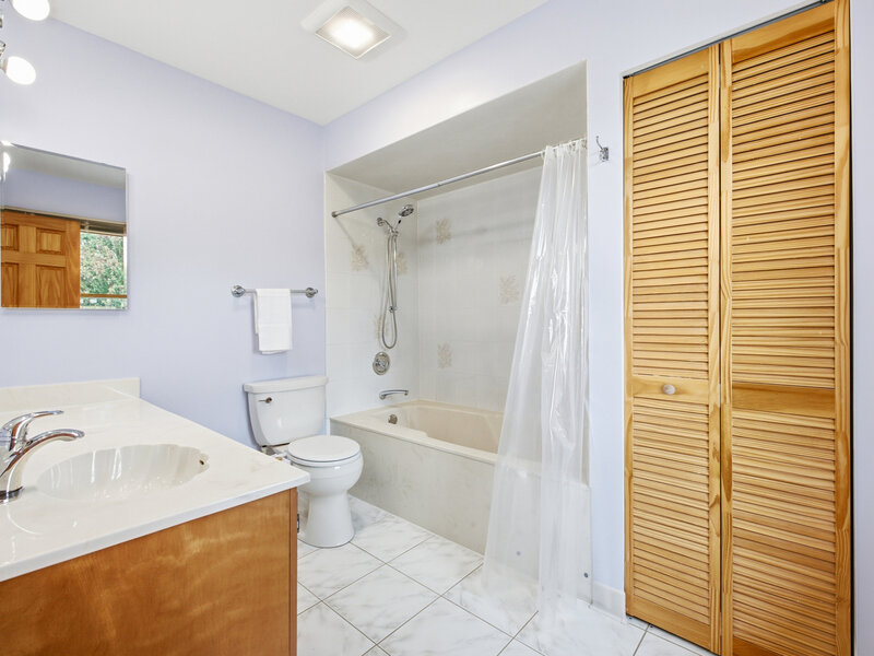 962 Kentucky Lane Elk Grove Village IL 60007