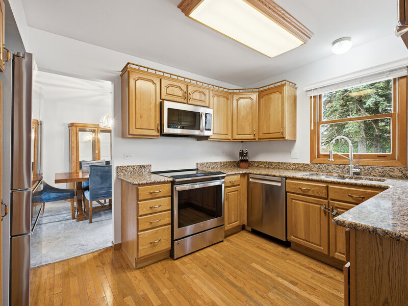 962 Kentucky Lane Elk Grove Village IL 60007