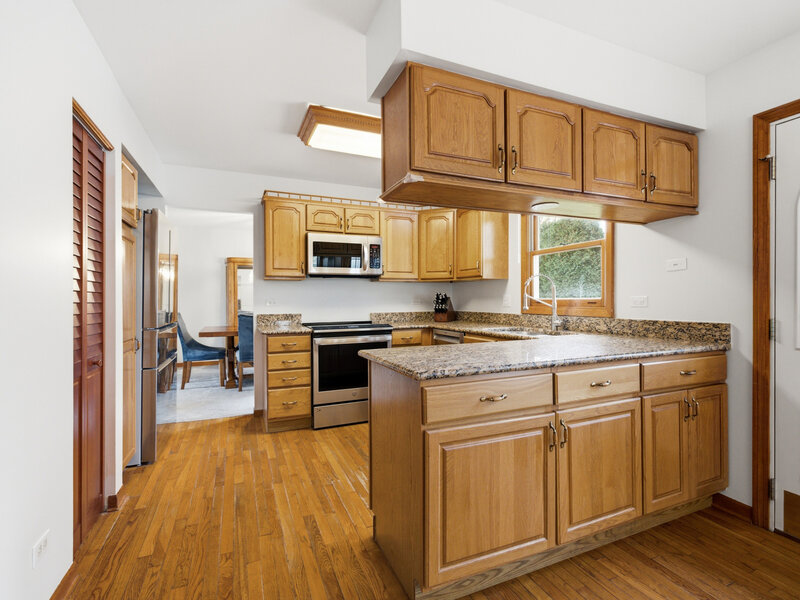 962 Kentucky Lane Elk Grove Village IL 60007