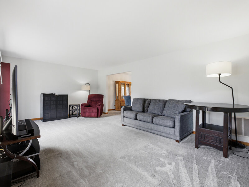 962 Kentucky Lane Elk Grove Village IL 60007