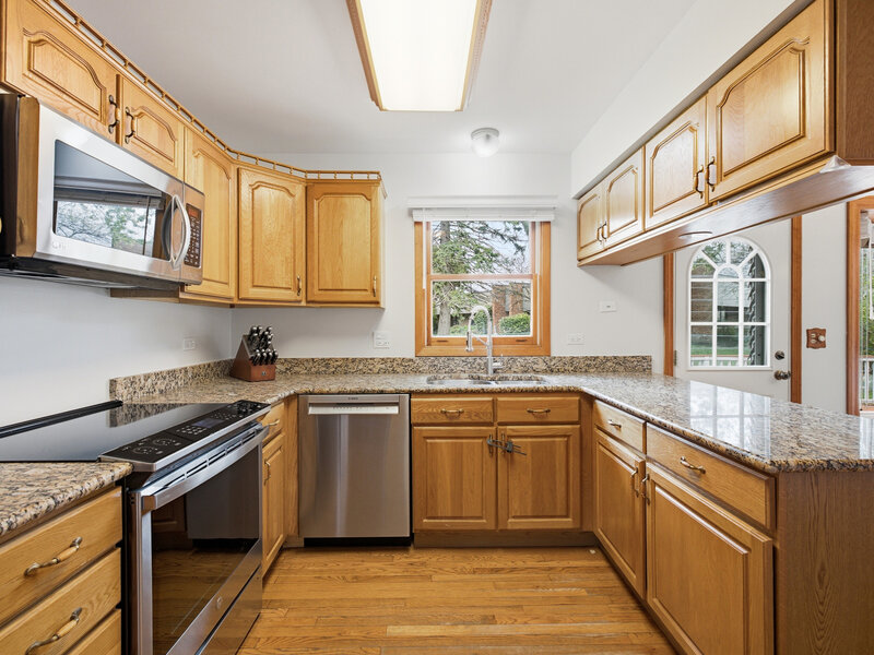 962 Kentucky Lane Elk Grove Village IL 60007