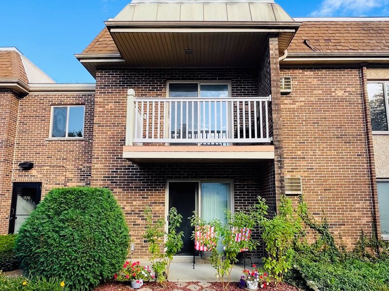 906 W Alleghany Drive Arlington Heights IL 60004