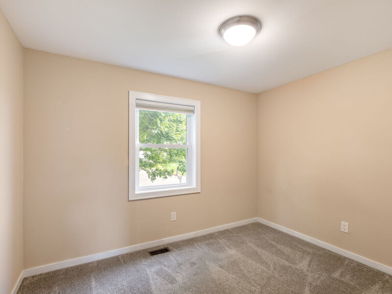 219 Newport Trail Mchenry IL 60050