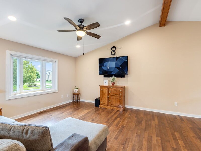 219 Newport Trail Mchenry IL 60050