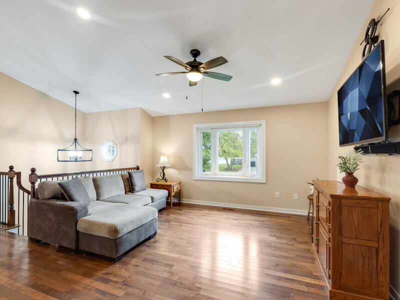 219 Newport Trail Mchenry IL 60050