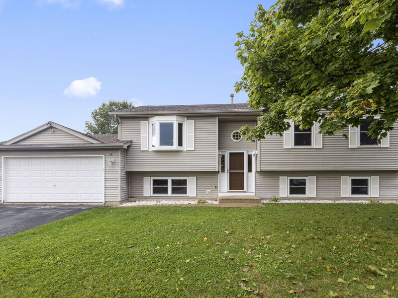 219 Newport Trail Mchenry IL 60050