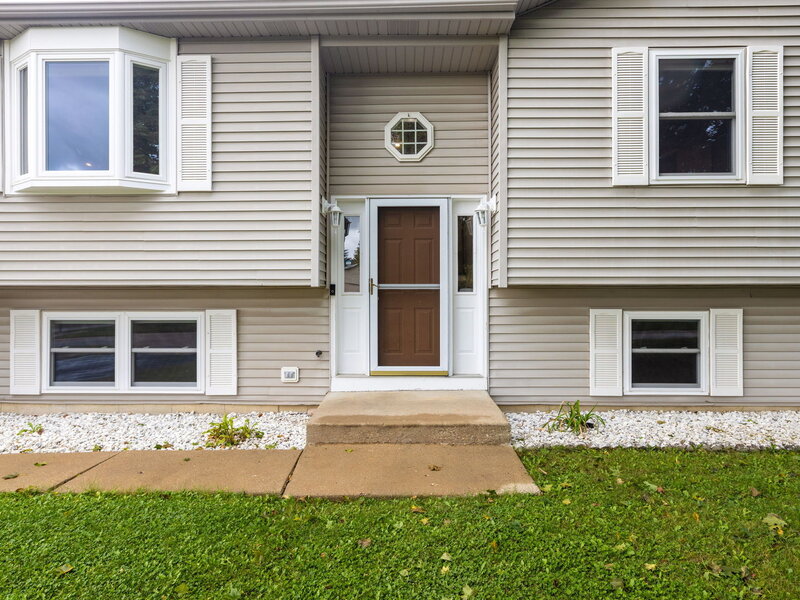 219 Newport Trail Mchenry IL 60050