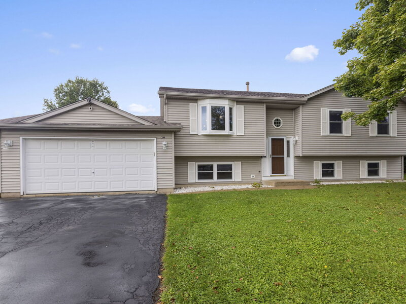 219 Newport Trail Mchenry IL 60050