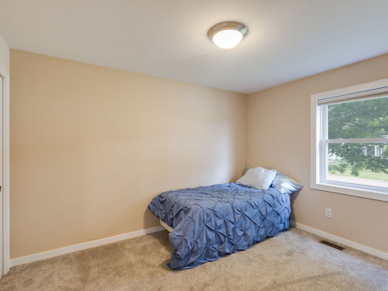 219 Newport Trail Mchenry IL 60050