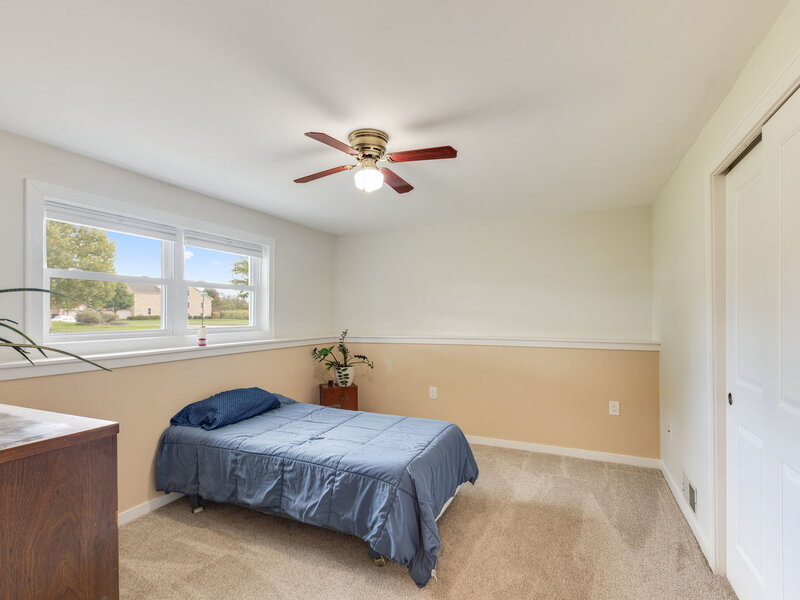219 Newport Trail Mchenry IL 60050