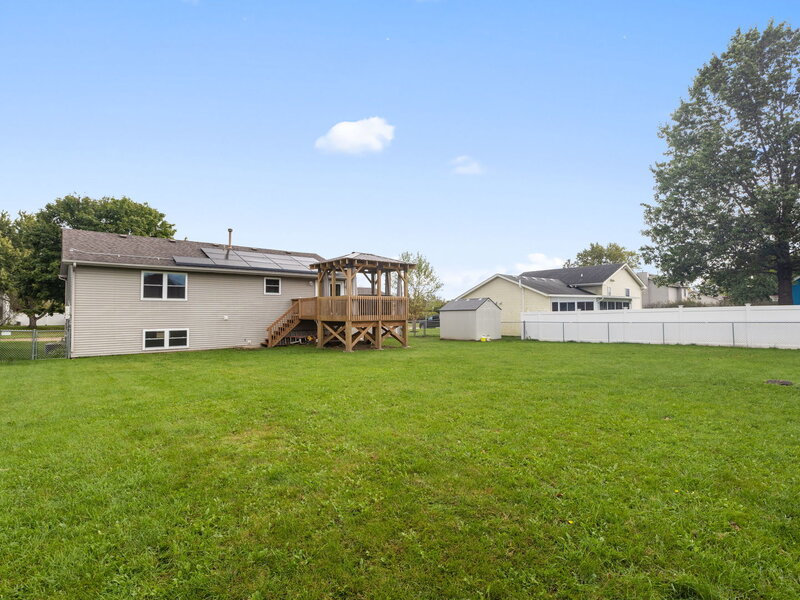 219 Newport Trail Mchenry IL 60050
