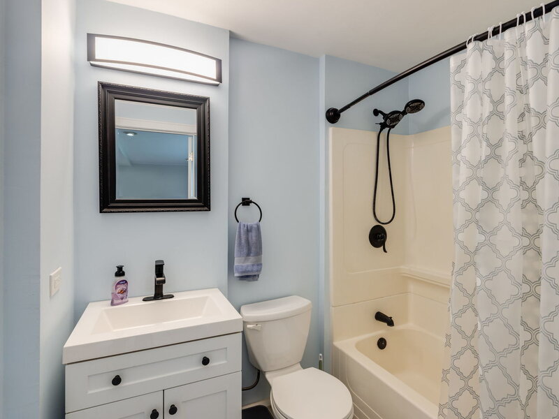 219 Newport Trail Mchenry IL 60050