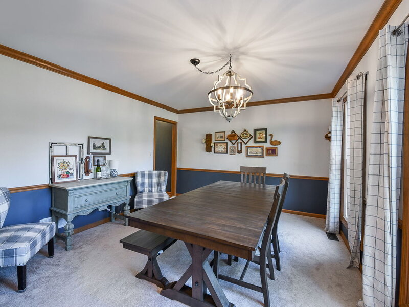 40 Aberdeen Lane St. Charles IL 60175