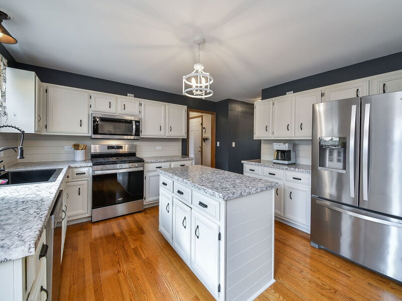 40 Aberdeen Lane St. Charles IL 60175