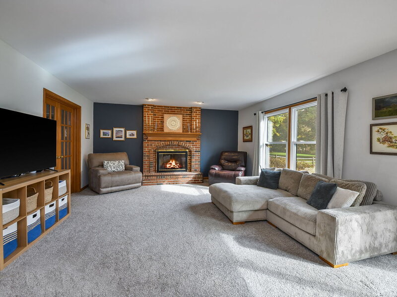 40 Aberdeen Lane St. Charles IL 60175