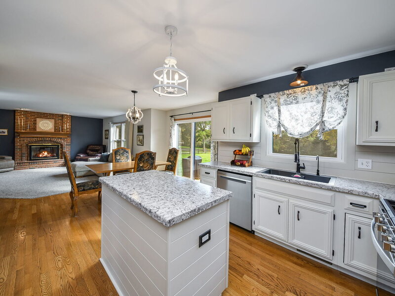 40 Aberdeen Lane St. Charles IL 60175