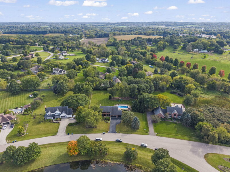 40 Aberdeen Lane St. Charles IL 60175