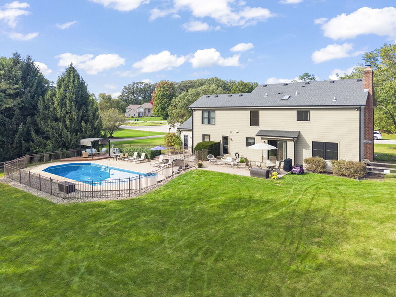 40 Aberdeen Lane St. Charles IL 60175