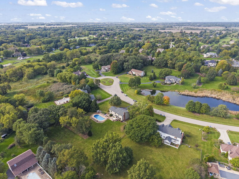 40 Aberdeen Lane St. Charles IL 60175