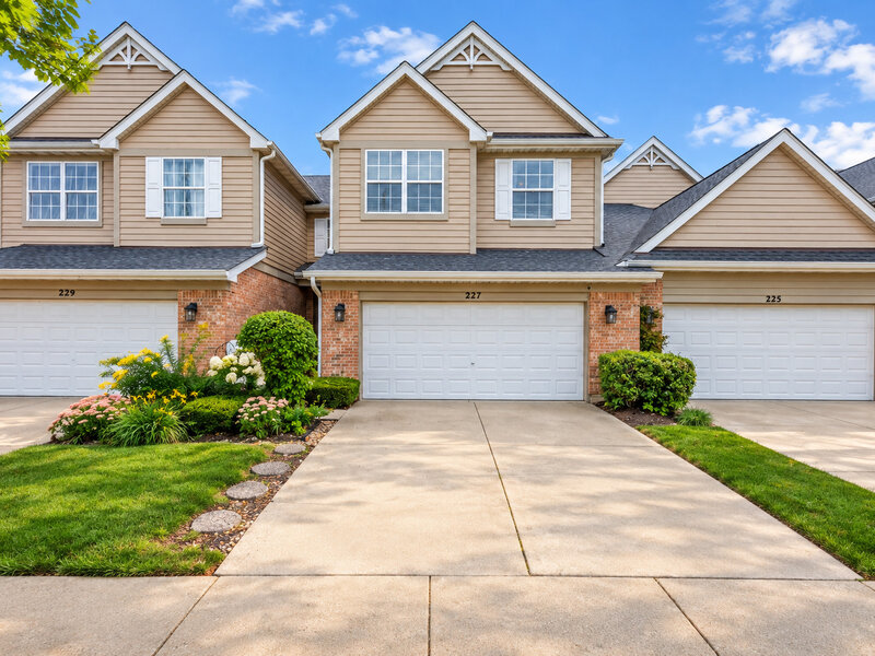 227 Wimbledon Place Bloomingdale IL 60108