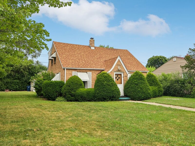 2218 Pearsall Parkway Waukegan IL 60085