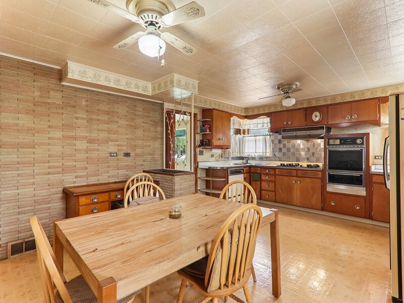 2218 Pearsall Parkway Waukegan IL 60085