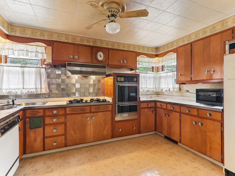 2218 Pearsall Parkway Waukegan IL 60085