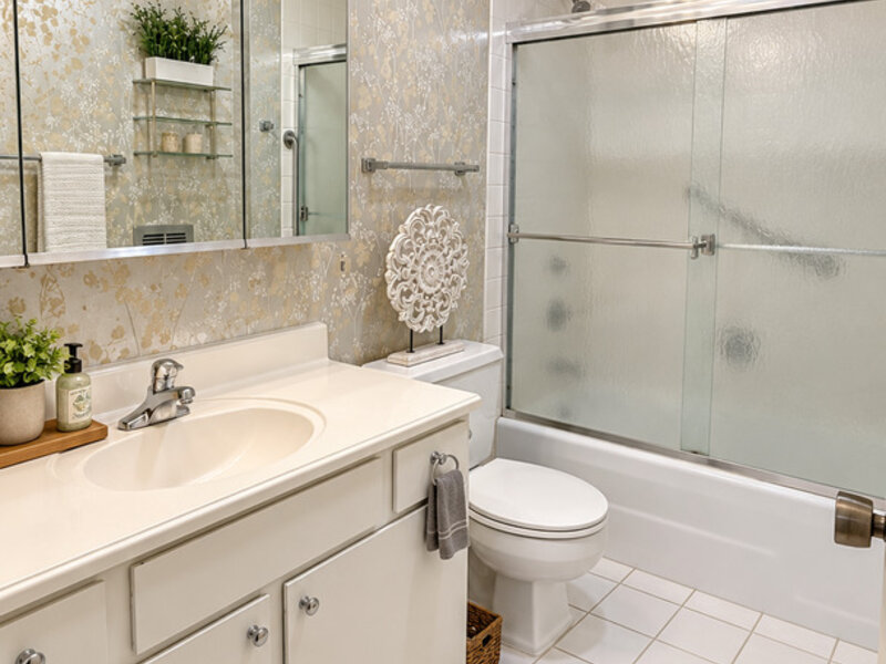 1605 E Central Road Arlington Heights IL 60005