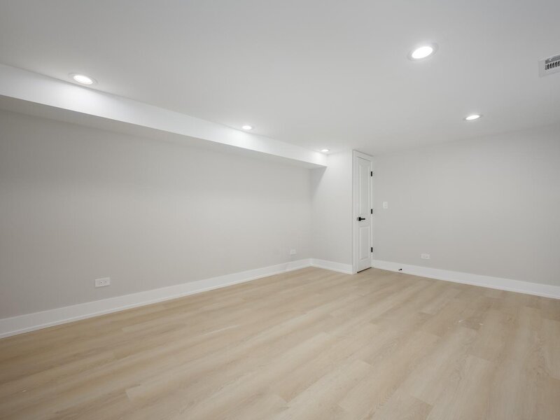 8648 S Phillips Avenue Chicago IL 60617