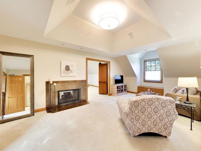 8911 Mckinley Drive Barrington IL 60010