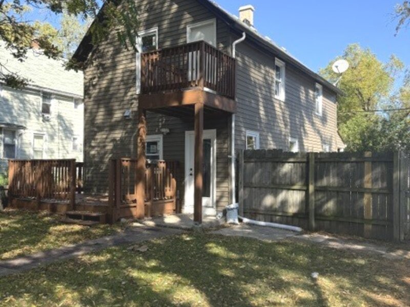 907 Porter Street Waukegan IL 60085