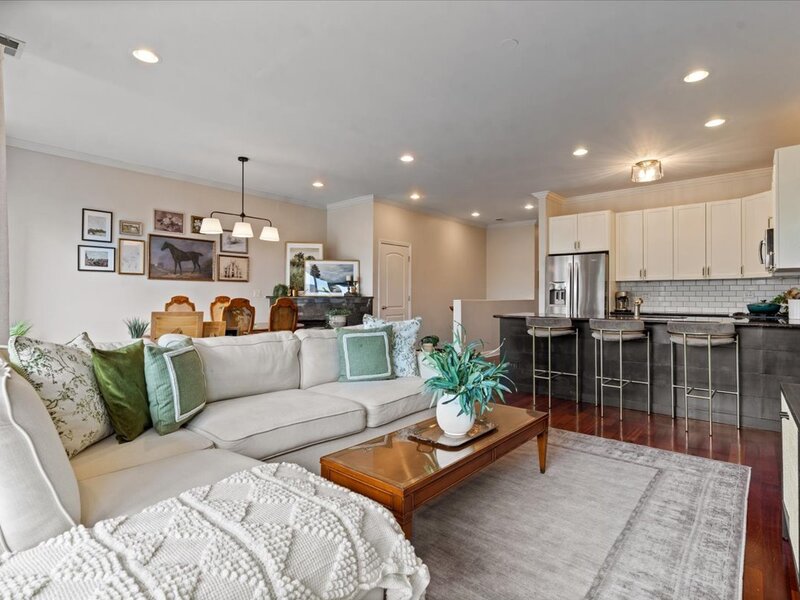 929 N Damen Avenue Chicago IL 60622