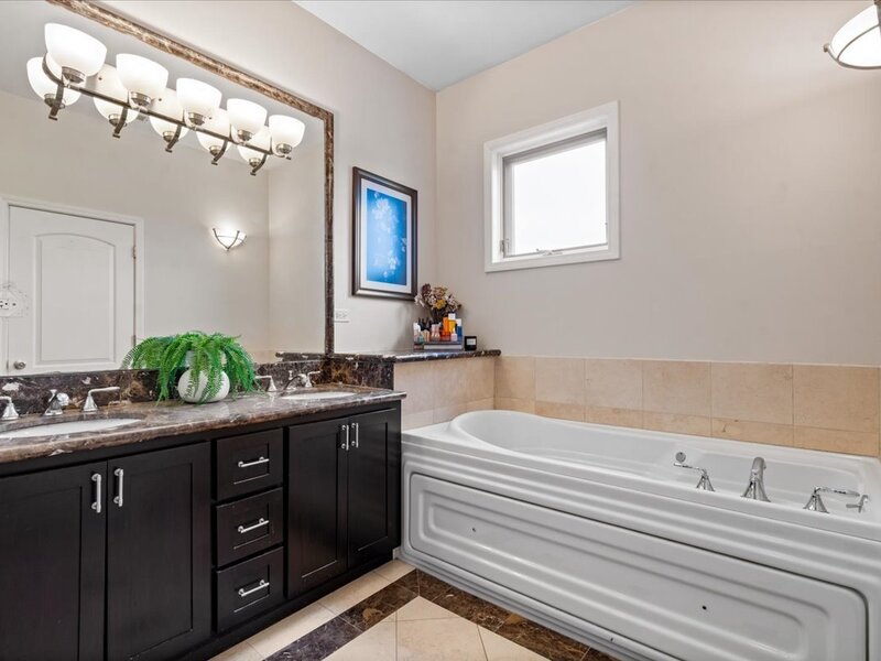 929 N Damen Avenue Chicago IL 60622
