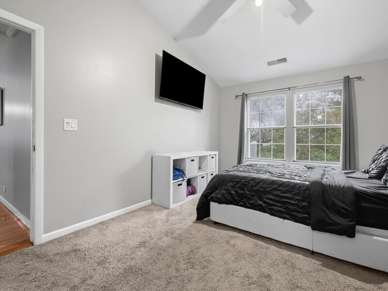 1913 Quaker Hollow Lane Streamwood IL 60107