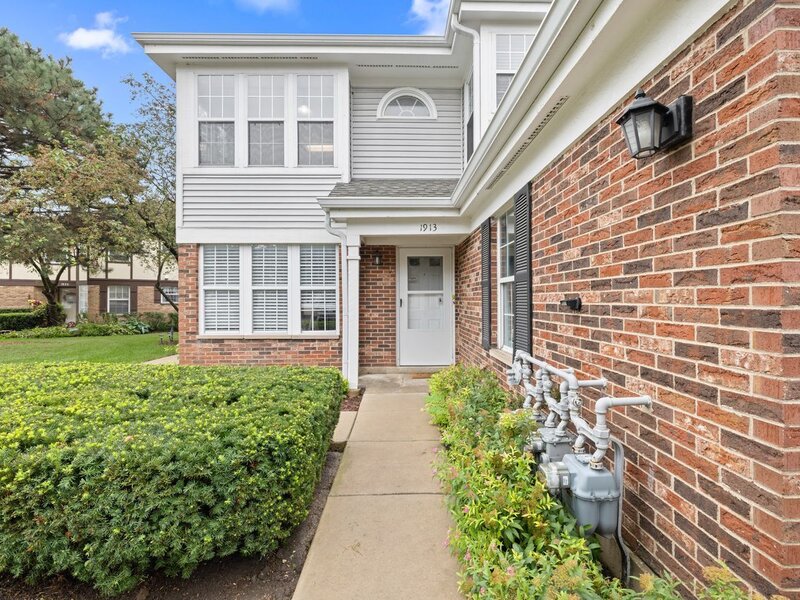 1913 Quaker Hollow Lane Streamwood IL 60107