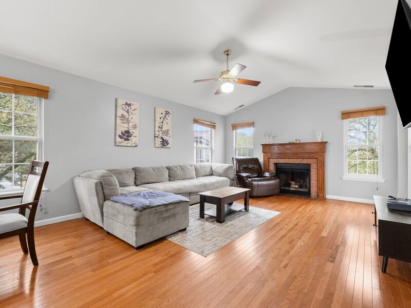 1913 Quaker Hollow Lane Streamwood IL 60107