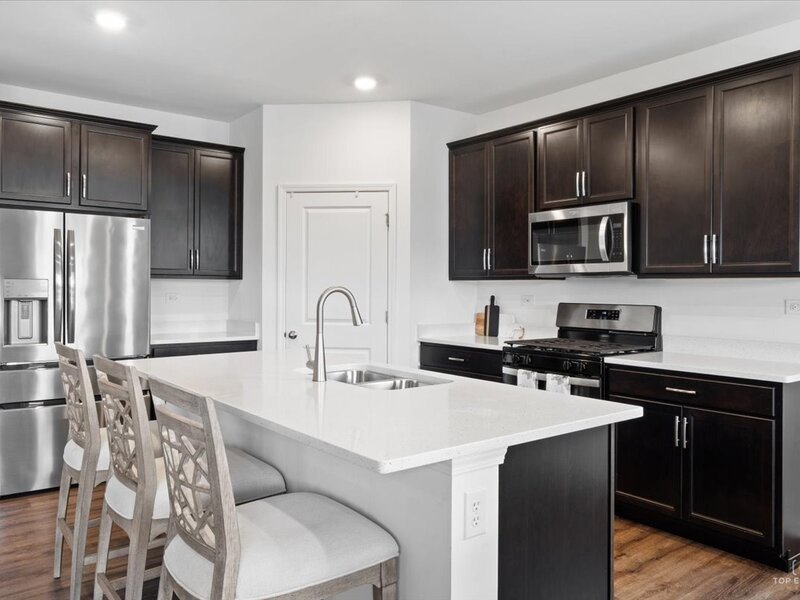 695 Kentshire Circle Elgin IL 60124