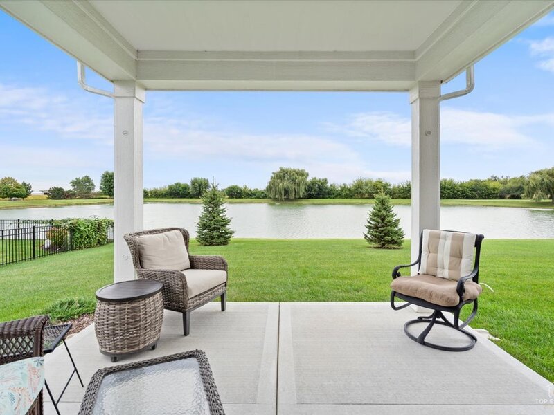 695 Kentshire Circle Elgin IL 60124