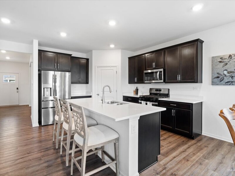 695 Kentshire Circle Elgin IL 60124