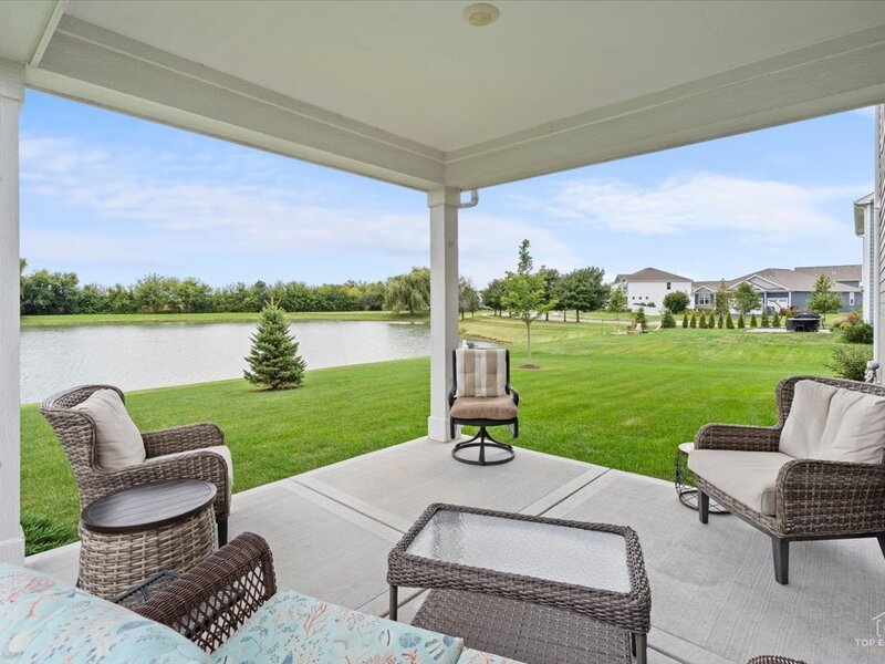695 Kentshire Circle Elgin IL 60124