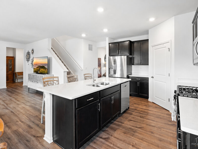 695 Kentshire Circle Elgin IL 60124