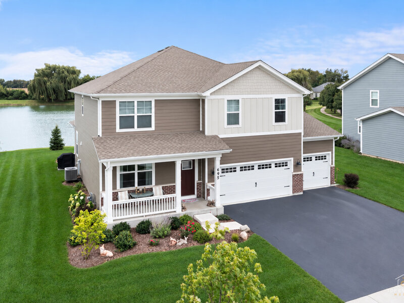 695 Kentshire Circle Elgin IL 60124