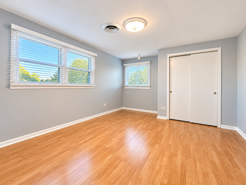 7052 W 64th Place Chicago IL 60638