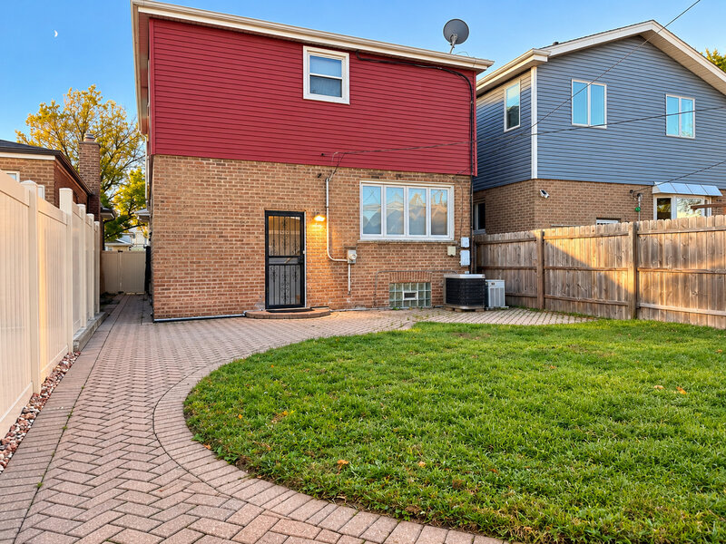 7052 W 64th Place Chicago IL 60638